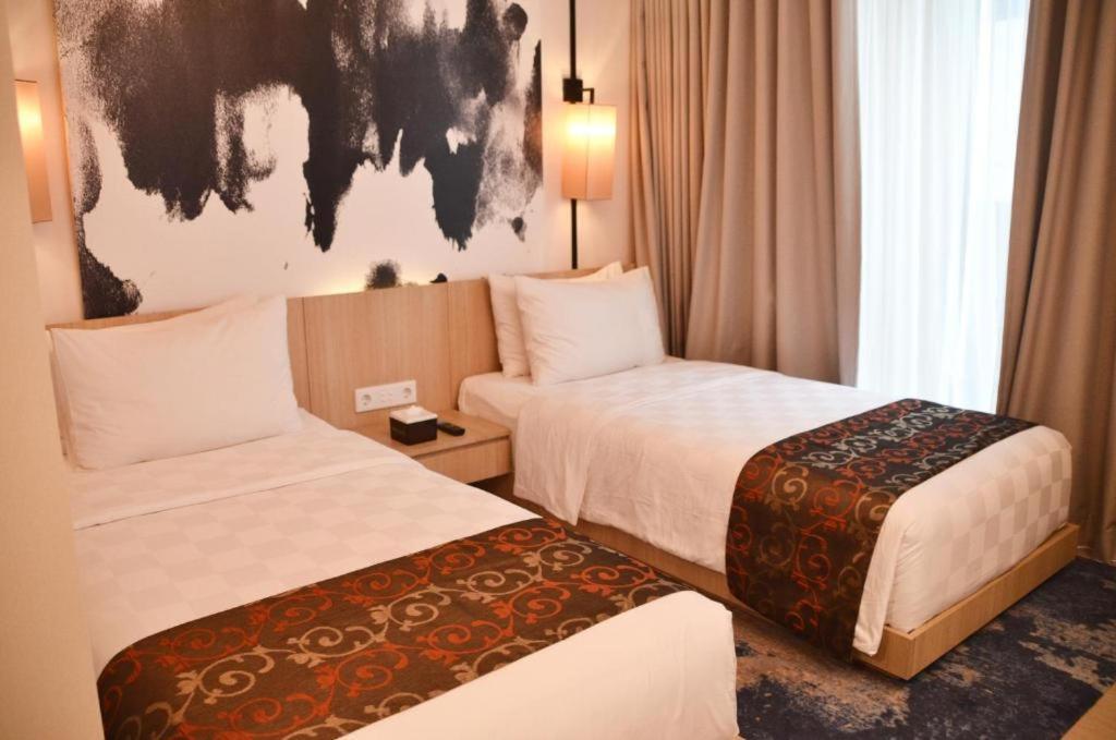 Louis Kienne Cikarang Hotel & Service Apartment Bekasi Exterior photo
